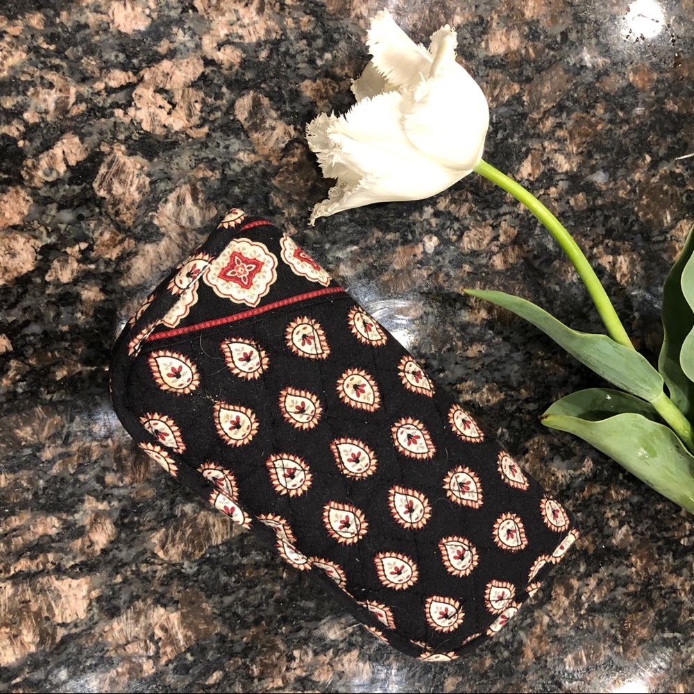 {V E R A B R A D L E Y} Sunglasses Pouch - image 1